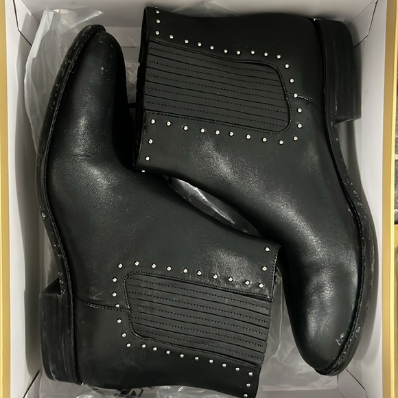 Ankle black boots - Picture 2 of 5